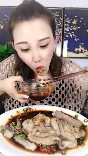 柚茶姑娘吃瓜的视频,揭秘热门话题背后的故事