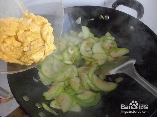 山东男孩吃角瓜的视频,趣味视频走红网络