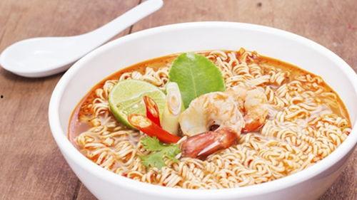 瓜友们吃方便面视频播放,方便面美食之旅，视频播放量飙升！