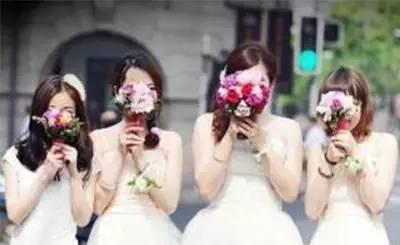 闹婚礼伴娘吃瓜视频在线观看,伴娘吃瓜视频走红网络，笑料百出！