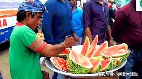 印度小伙吃瓜视频,趣味横生吃瓜视频走红网络