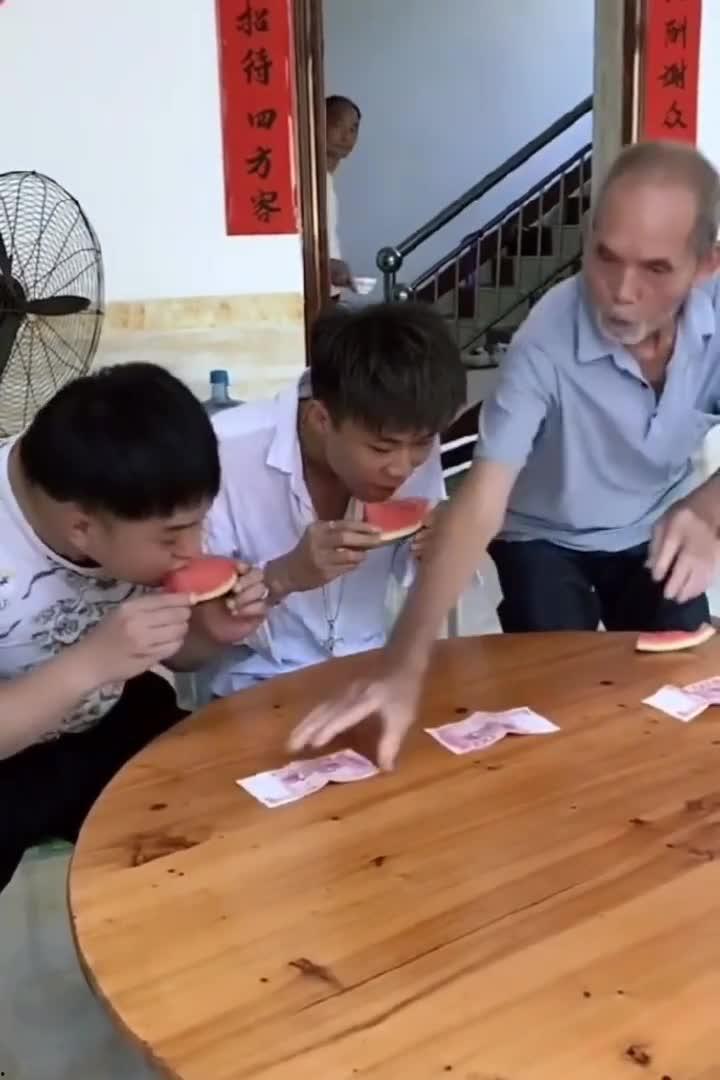 快乐吃瓜搞笑视频下载