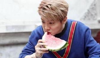 鹿晗吃瓜群众视频,揭秘明星私下趣味瞬间