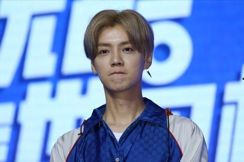 鹿晗吃瓜群众视频,揭秘明星私下趣味瞬间